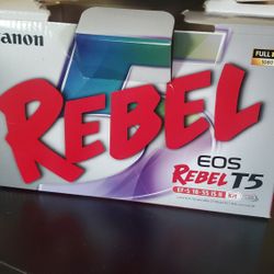 Canon Rebel T5 with Lens - Original Box
