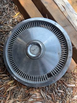 Hub cap mustang
