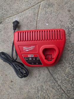 Milwaukee M12 Battery Charger