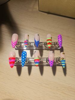 Custom press on NAILS