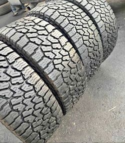35x12.50/18 falken Selling a set of 4 tires in excellent condition 🫡