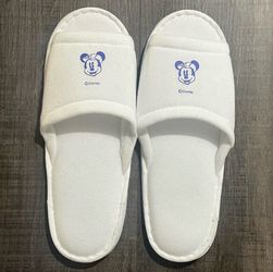 New Disney Men’s Size 10 White Mickey Mouse Slippers