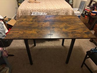 Folding dinning room table