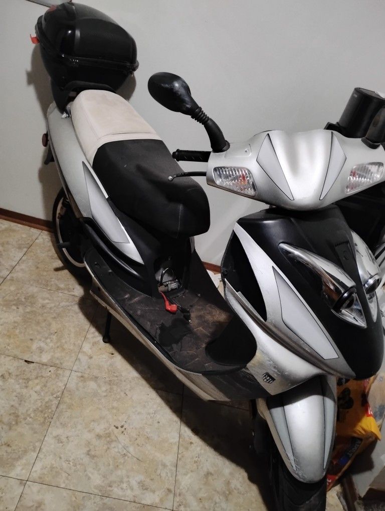 Moped/Motorcycle 
