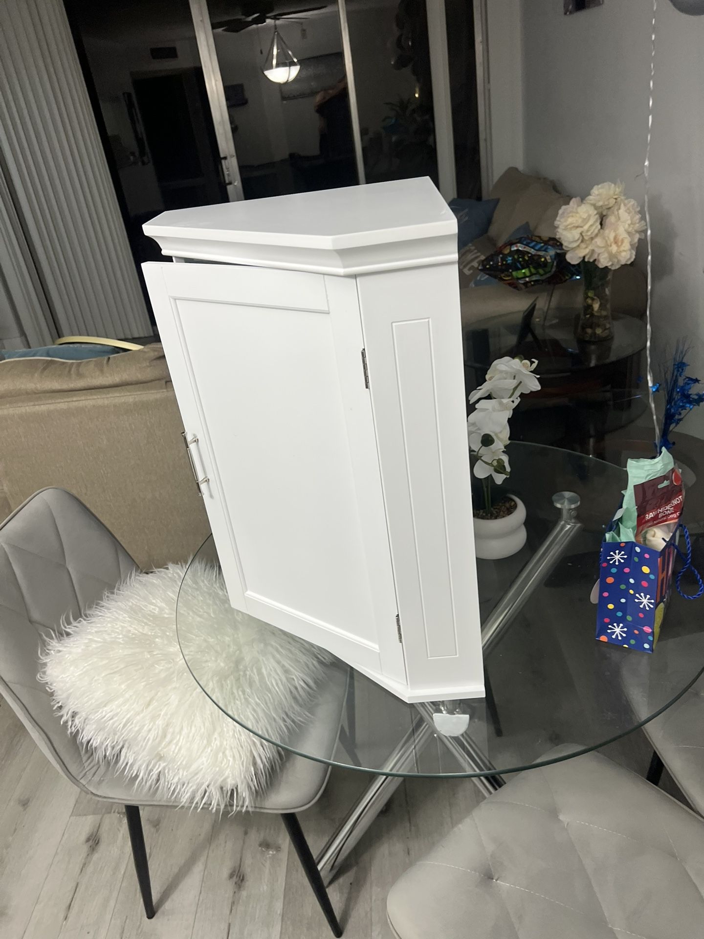 Camilla De Pestañas Y Mueble