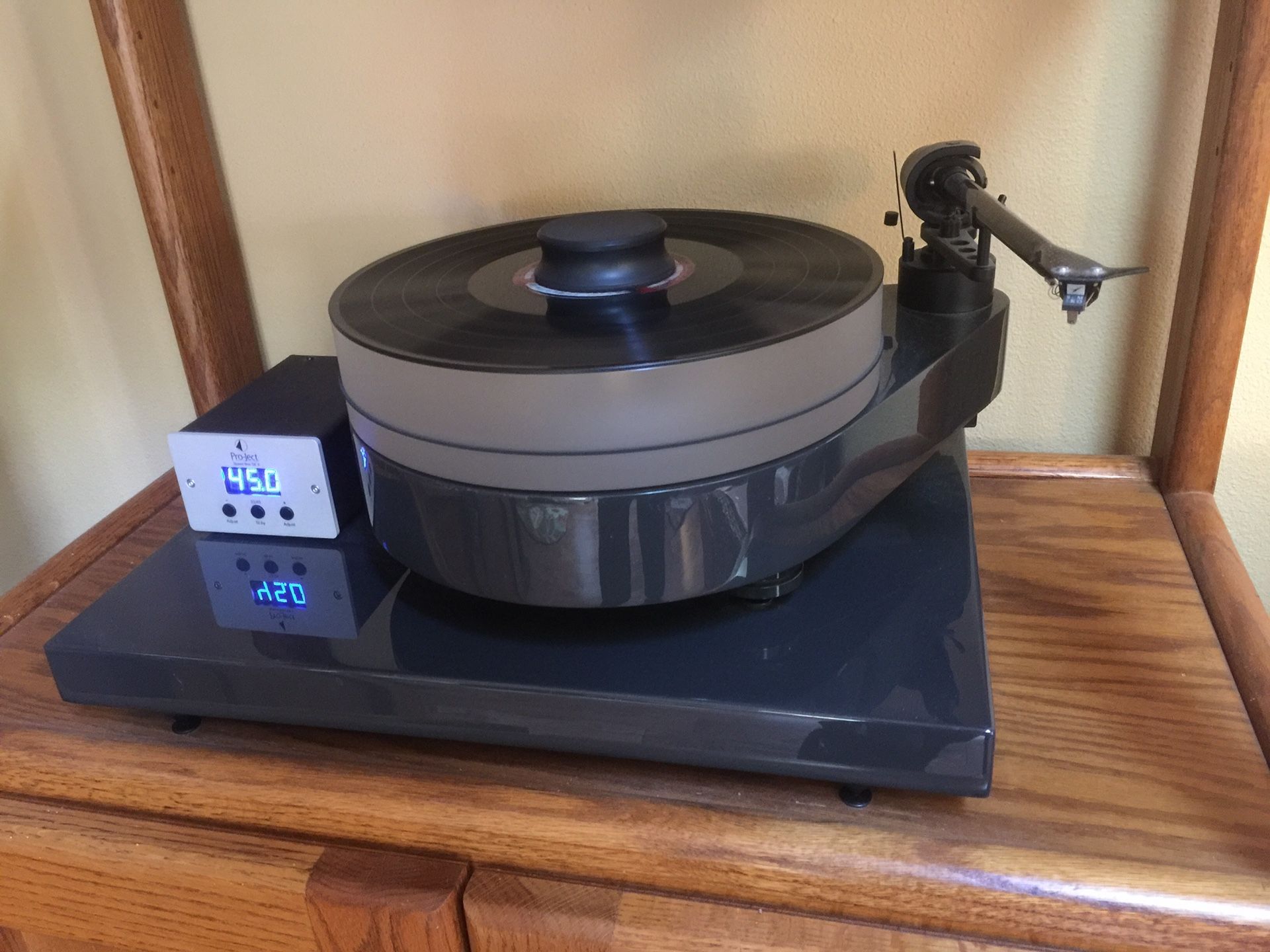 TURNTABLE: Pro-Ject 10.1 RPM