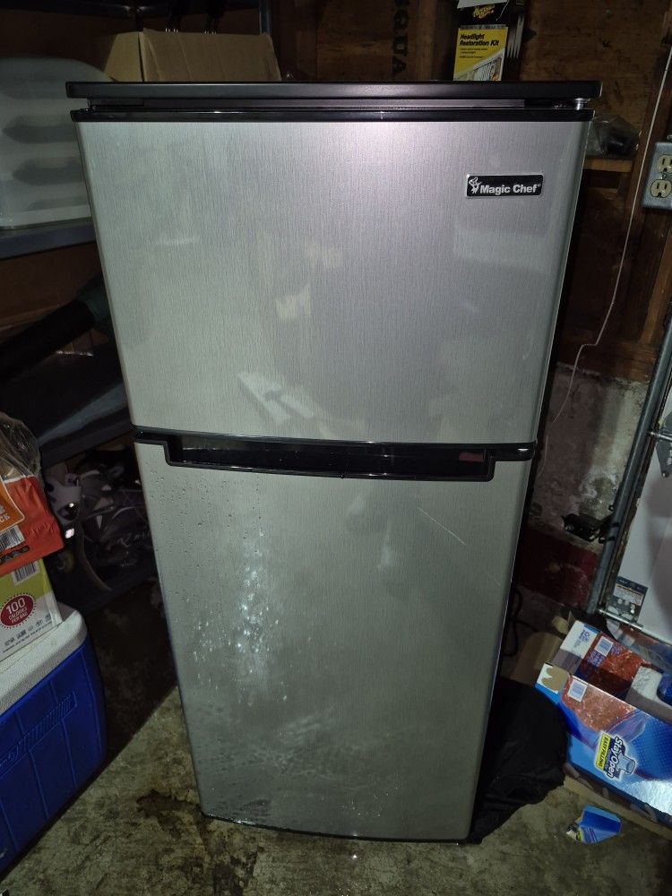 Mini Fridge with Freezer