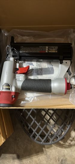 Central Pneumatic 2-in-1 Air Nailer/Stapler