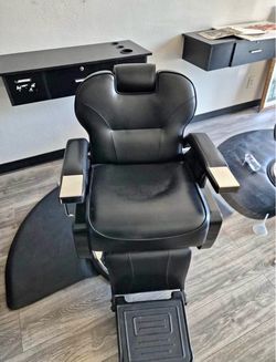 Black Hydraulic Barber Chair