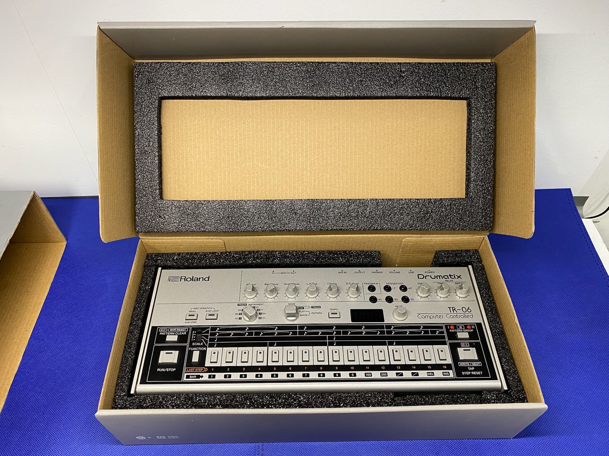 Roland TR-06 Boutique Compact Drum Machine with Modern Upgrades
