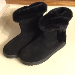 Women’s  Black Winter Boots Size 9.5. BRAND NEW! 
