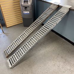 No Name – Non Matching 6’ x 9” Pair of Steel Loading Ramps TPW015400