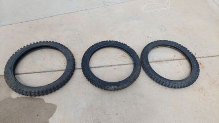 Dirt bike tires (3)