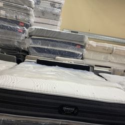 King beutyrest  black mattress set