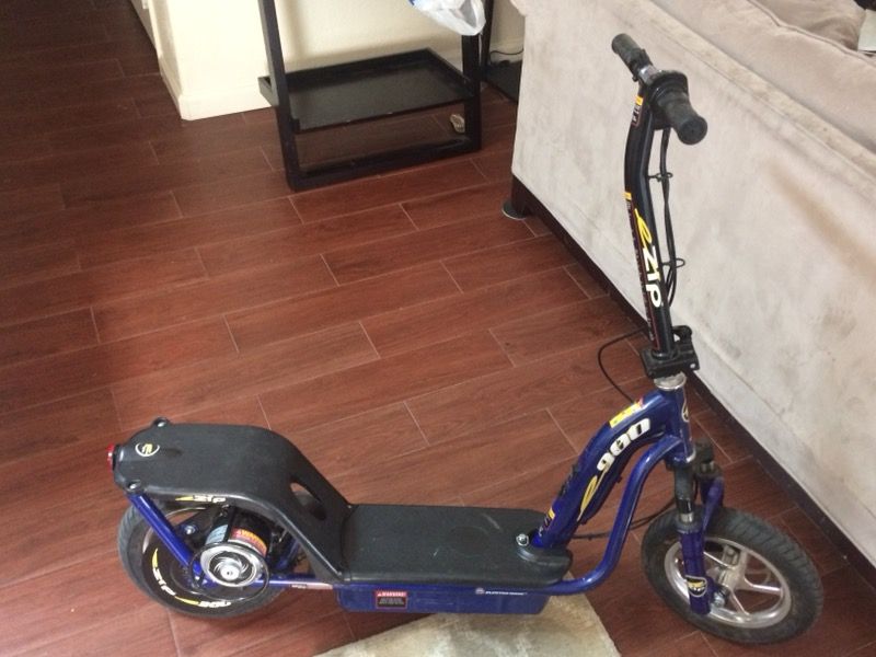 EZip 900 electric scooter