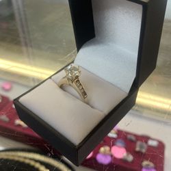 GREAT CONDITION 14K WEDDING RING 