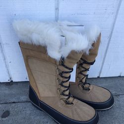 SNOW BOOTS SIZE 8 And 9