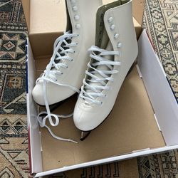 New Women’s Ice Skates