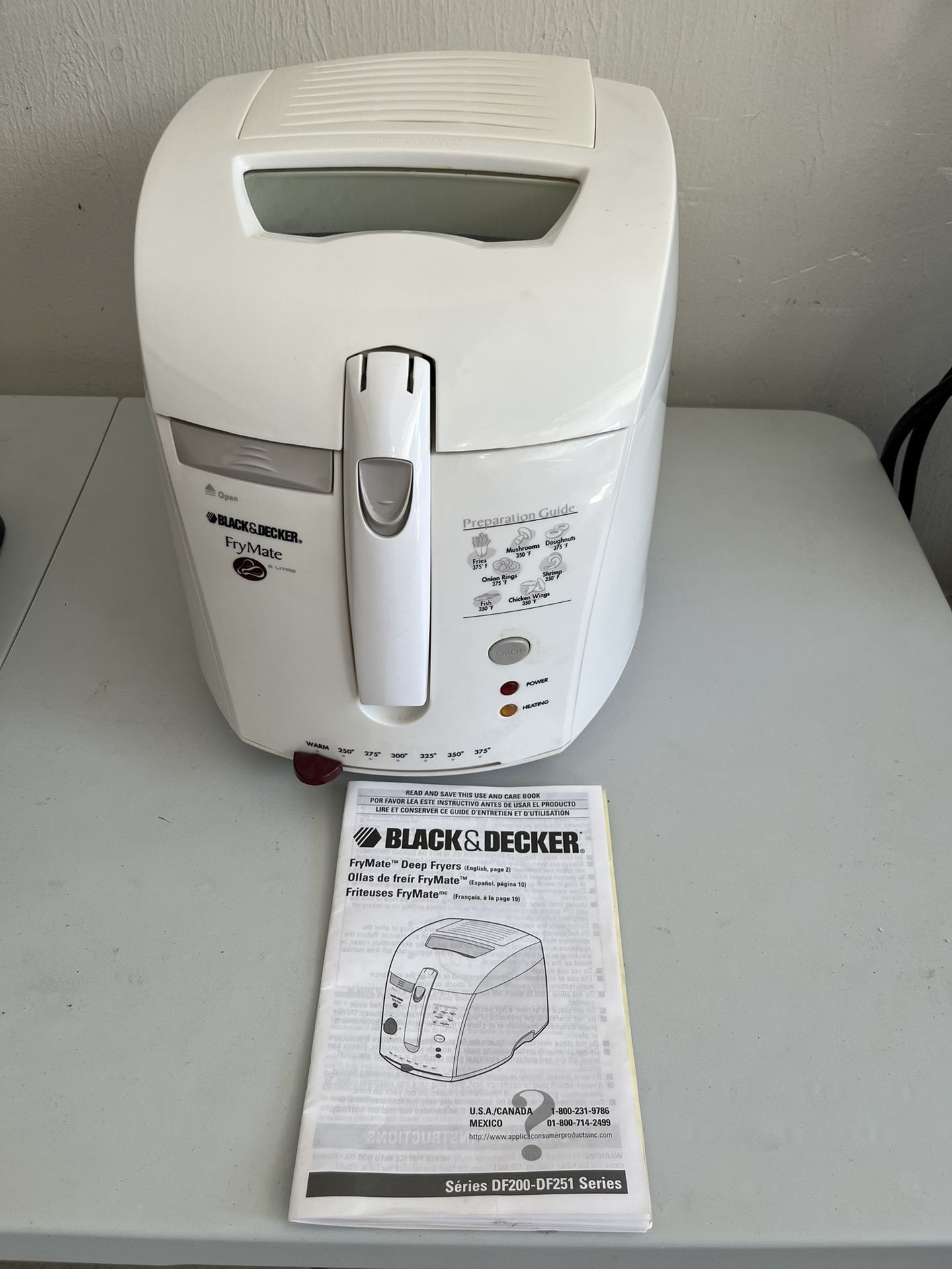 Black and Decker Fry  mate  Deep Fryer 8 Cop
