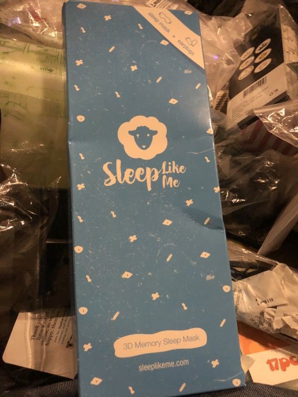 3D memory sleep mask and earplugs