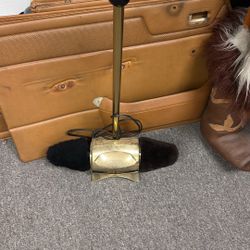 Shoe Polisher Barbershop 