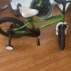 Hopper Kids Bike With Helmet 