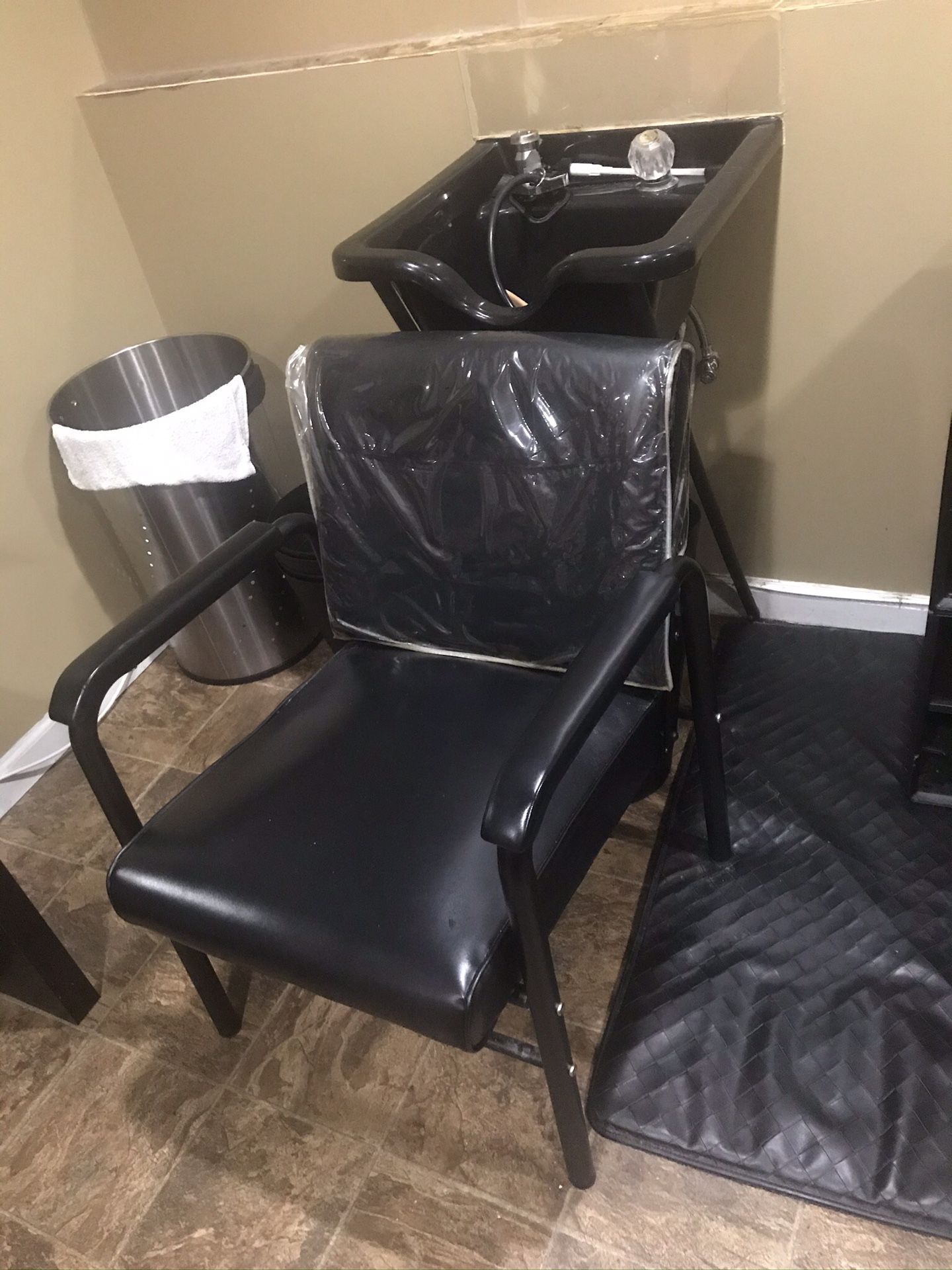 Shampoo bowl and chair I have 3