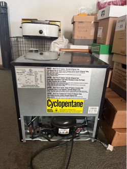 Mini refrigerator