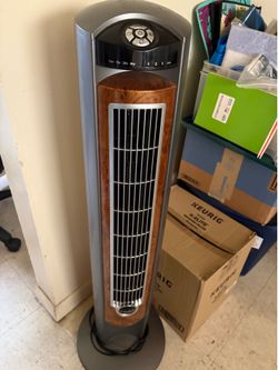 Lasko Electronic Standing Fan