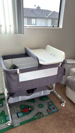 Baby bedside bassinet