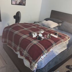 Full Bedroom Set Matters/box spring Included