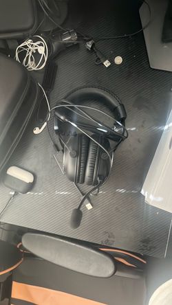 Logitech g pro headset and fifine microphone