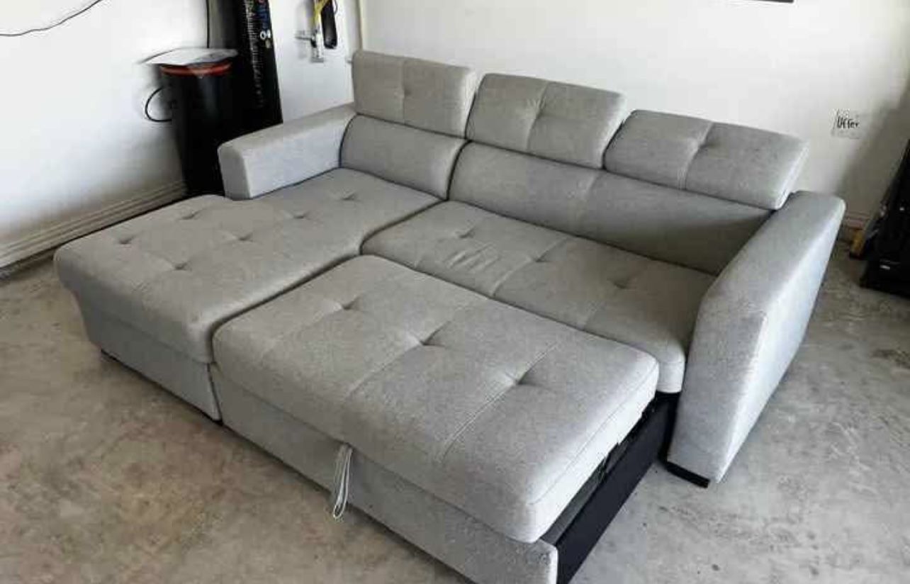 10/10 Very Spacious Sofa
