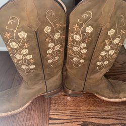Women’s COWBOY boots! Practical Brand New!