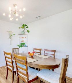 Dining table wooden 6 Seats Removable Center leaf