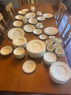 Elegant Wedgewood Dinnerware Set – Large Collection