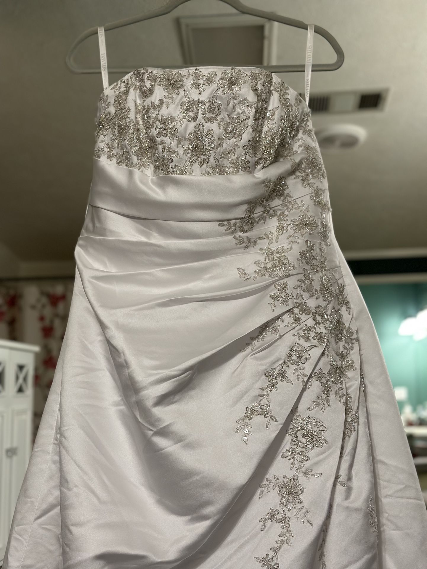David’s Bridal Wedding Dress never Worn