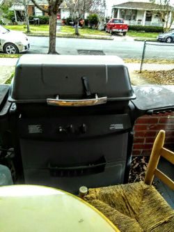 GAS GRILL, WORKS GREAT, WITH TANK AND SIDE BURNER