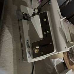 Touch And Sew Singer 646 Sewing Machine