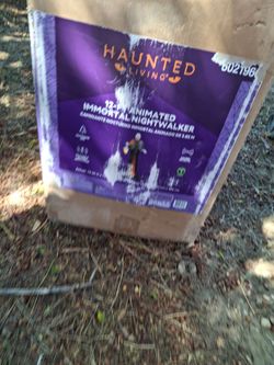 Haunted living 12 Ft Animatronic