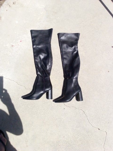 Brand New Chinese Laundry Size 8 Leather Boot-$20