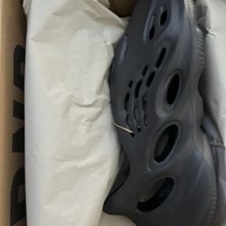 adidas Yeezy Foam RNR Onyx Sz 10