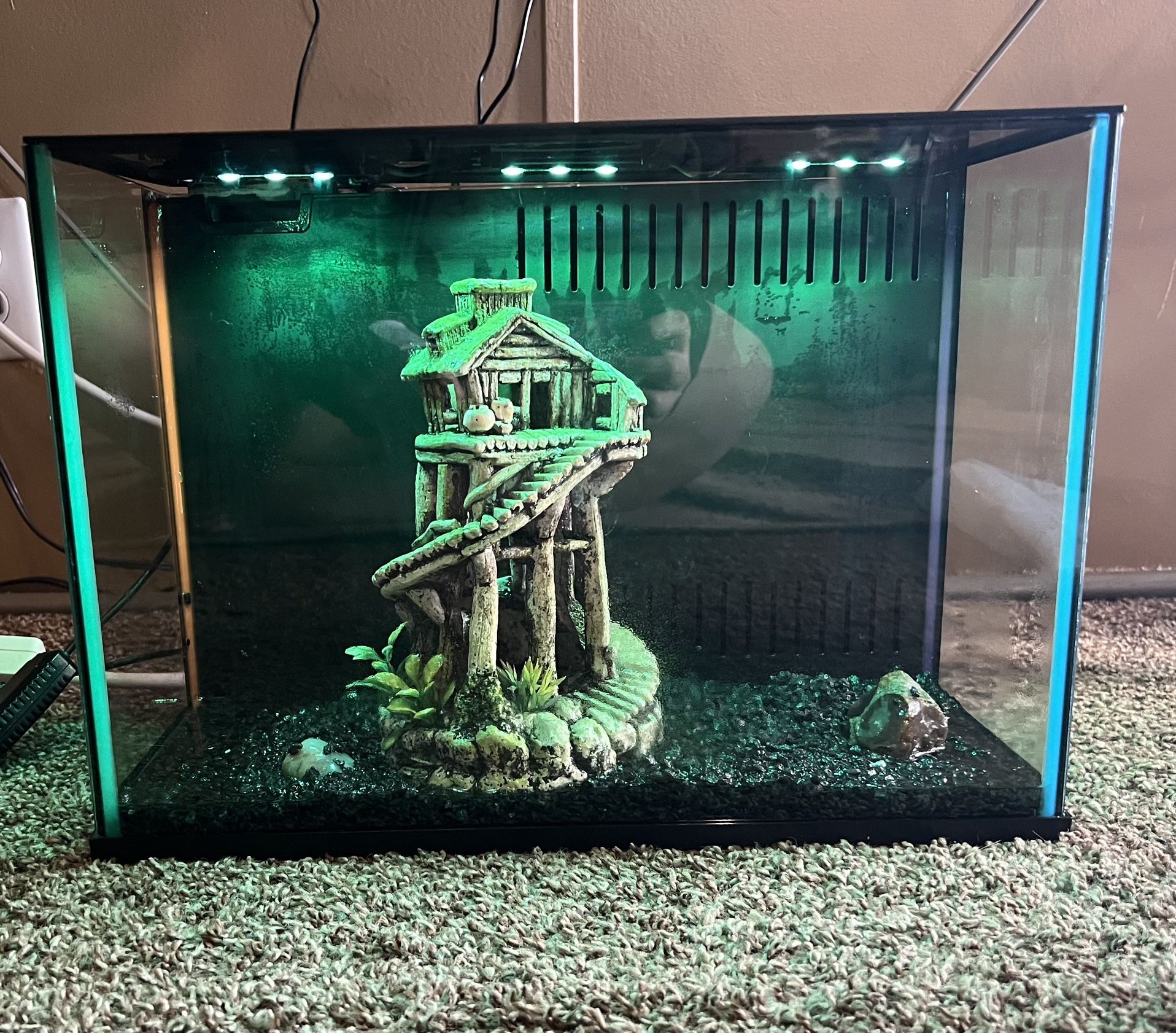 Four 5 Gallon Fish Tanks With Decorations