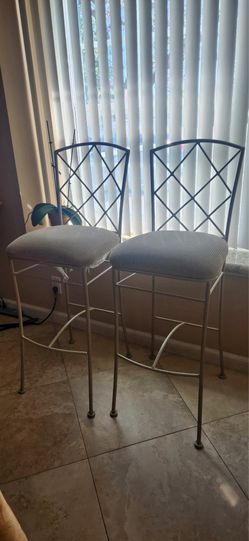 2 High Chairs
