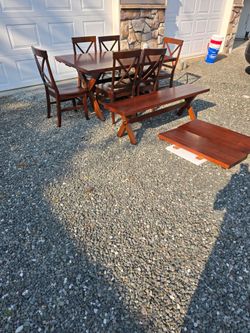 Pier 1 table
