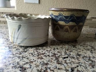 2 ornate plant pots