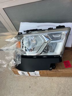 2019-2024 Ram 1500 passenger headlight