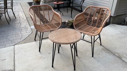 Safavieh Alton 3-Piece Outdoor Rattan Bistro Chat Set – Modern Boho Patio Furniture
