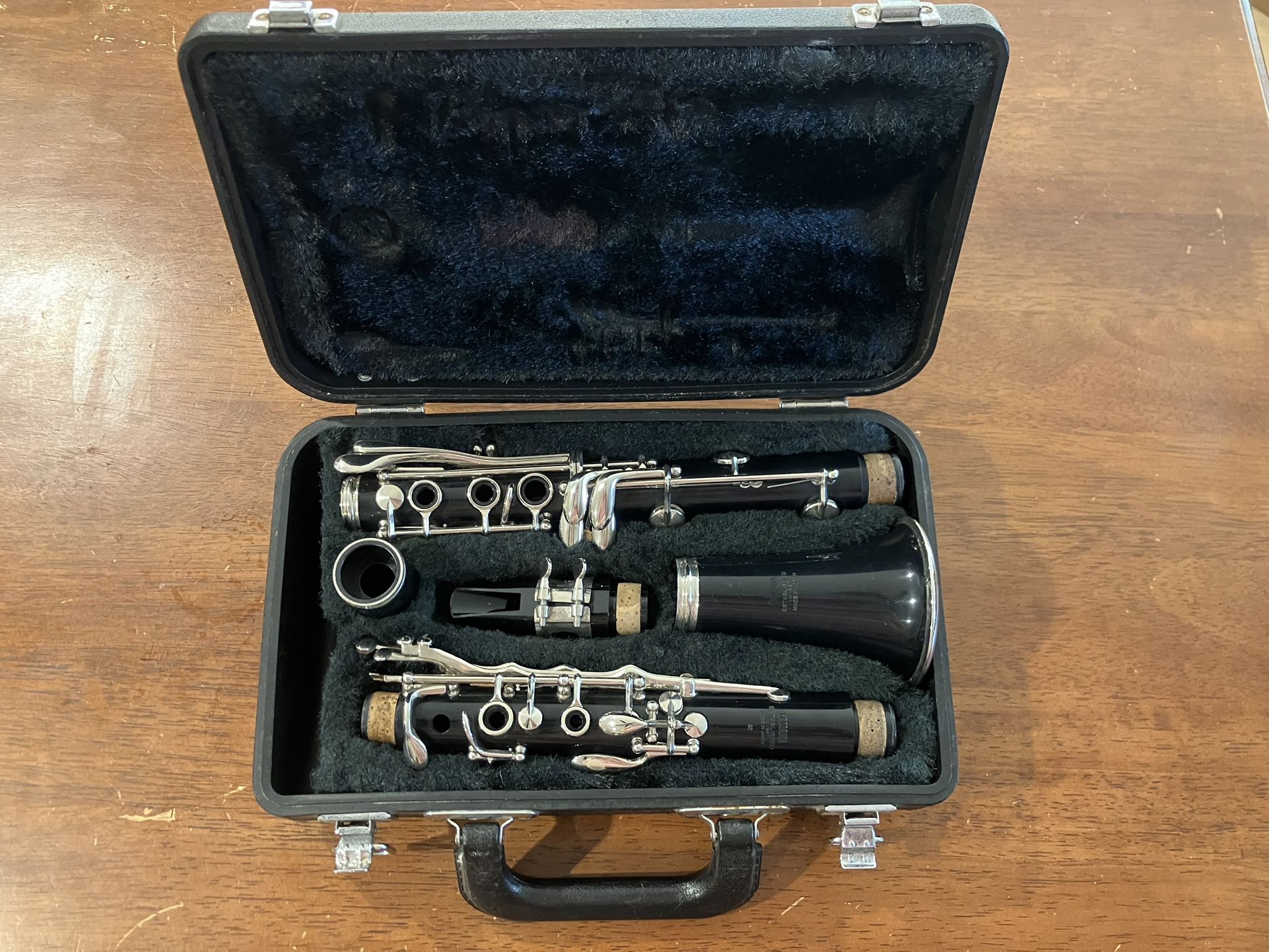 Yamaha Clarinet (needs all new pads)