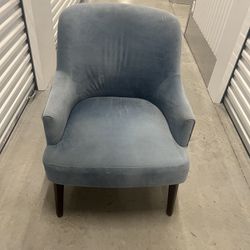 Safavieh Accent Chair, Reduced Price Blue Great Condition. Used in great cosmetic condition with minor signs of usage. This is an elegant, sturdy and 
